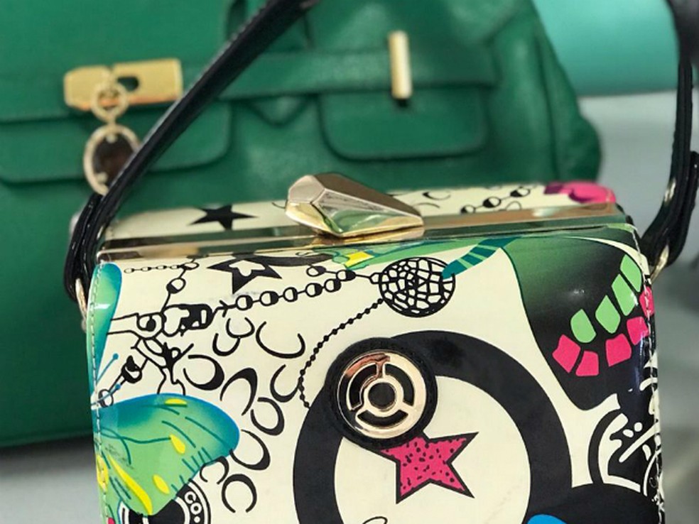 Bolsas seminovas estão entre os produtos comercializados no bazar — Foto: Clube de Luxo/Divulgação
