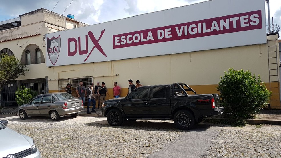 Perícia da Polícia Civil constatou que o disparo veio da escola de formação de vigilantes que fica em frente ao imóvel da vítima (Foto: Cezar Mendes/Arquivo Pessoal)