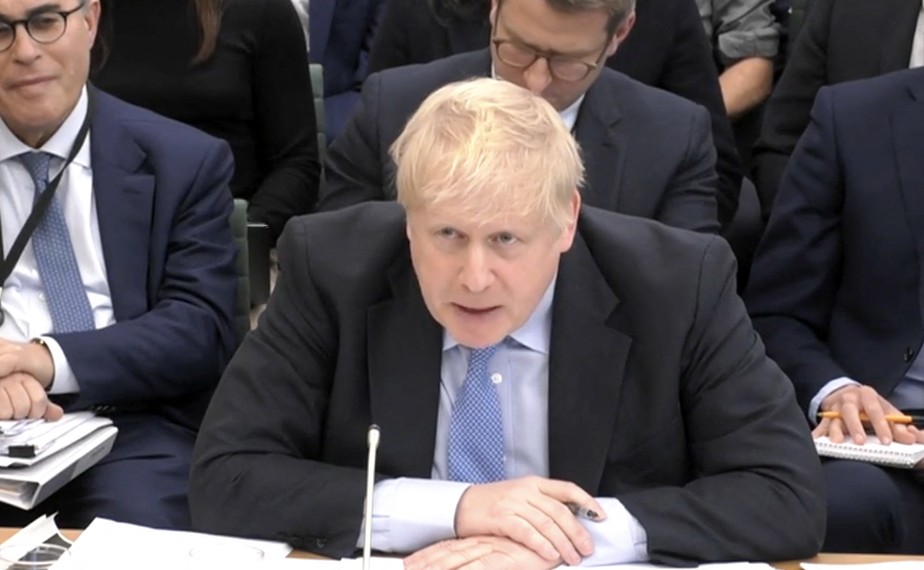 Ex-premier britânico Boris Johnson defendeu-se no Parlamento sobre o escândalo 'partygate' nesta quarta-feira