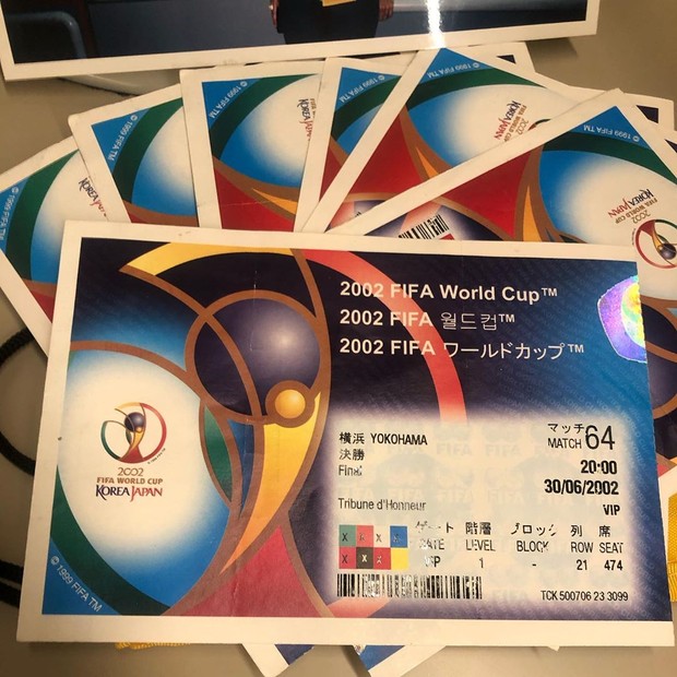 Fátima Bernardes mostra relíquias da Copa do Japão (Foto: Reprodução Instagram)