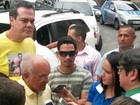 Melo vota em Manaus acompanhado do vice (Thiago Moraes/TV Amazonas)