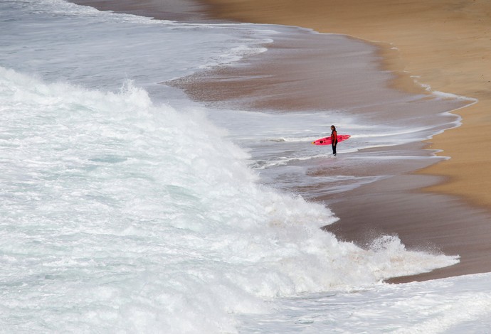 Maya Gabeira em Nazaré Portugal - surfe (Foto: Hugo Silva/Red Bull Content Pool)