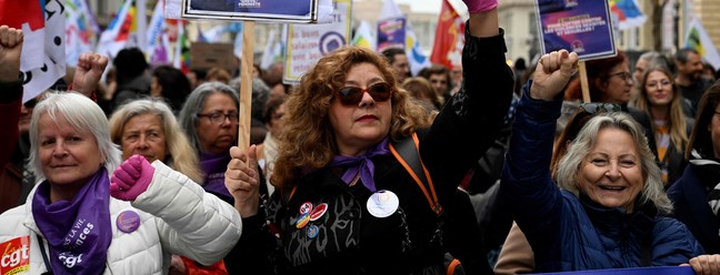 Manifestação contra a proposta de reforma das pensões no Dia Internacional da Mulher, em 2023, em Marseille, na França — Foto: Nicolas Tucat / AFP