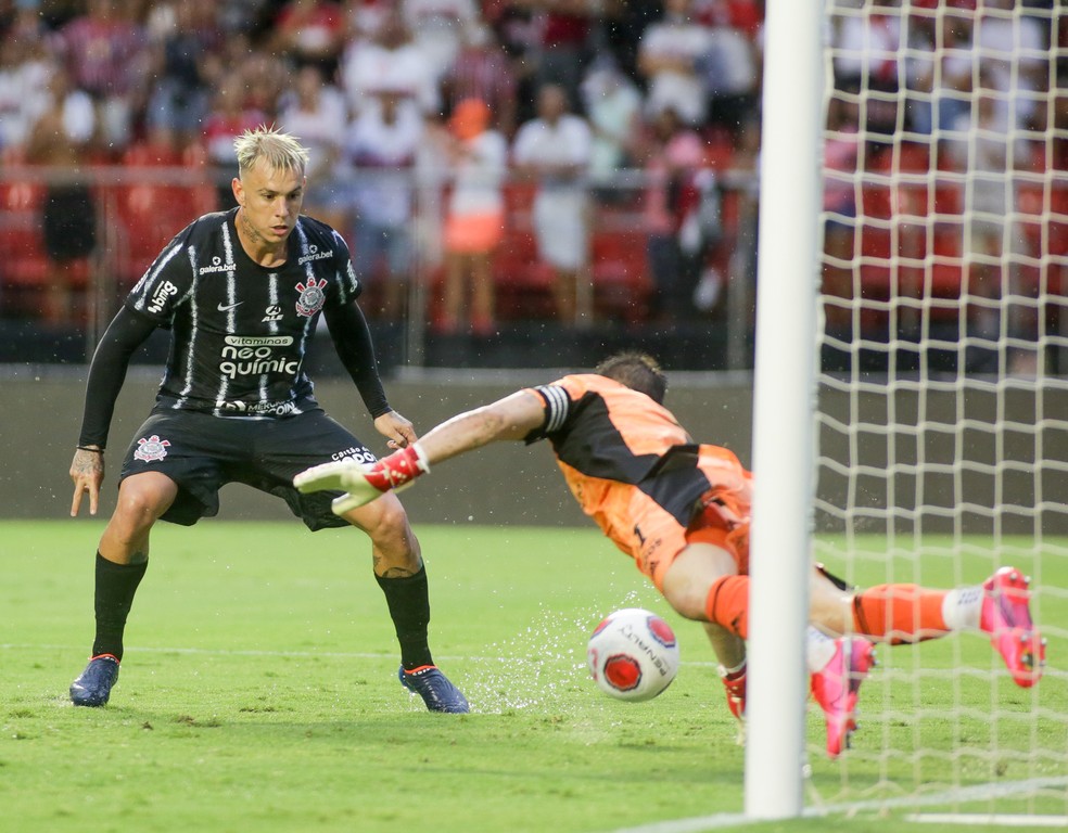 [OPINIÃO] Róger Guedes não pode ser o 9 do Corinthians