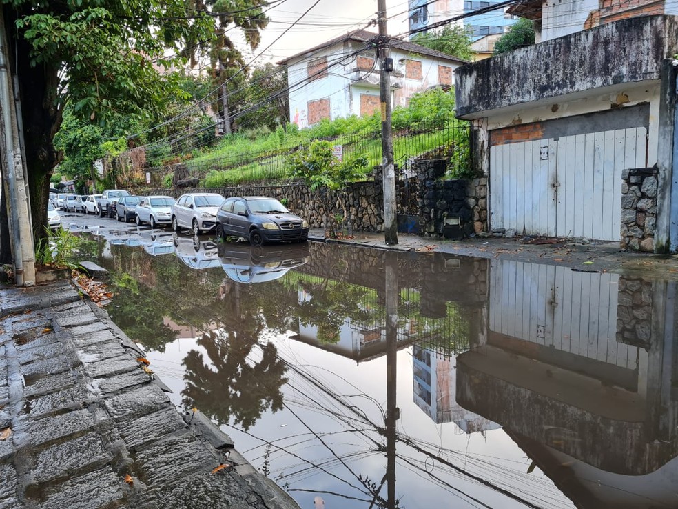 Salvador tem tempo chuvoso e pontos de alagamento; confira previsão — Foto: Eder Luís Santana/g1