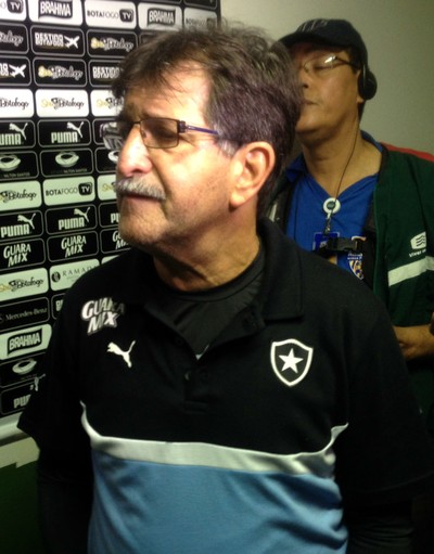 René Simões, técnico do Botafogo (Foto: Marcelo Baltar / GloboEsporte.com)