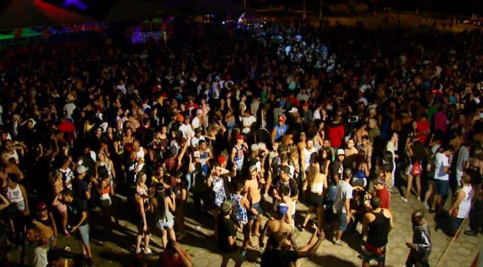 Bloco do Pijama reúne foliões em São Lourenço — Foto: Reprodução EPTV / Tarcisio Silva