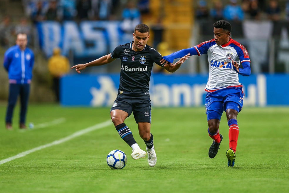 Alisson deve atuar pelo lado esquerdo do ataque contra o Palmeiras — Foto: Lucas Uebel/Divulgação Grêmio