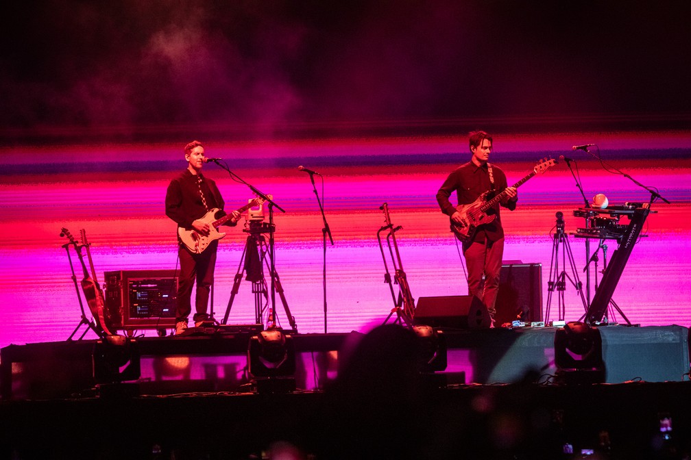 Maroon 5 durante show em São Paulo — Foto: Fábio Tito/g1