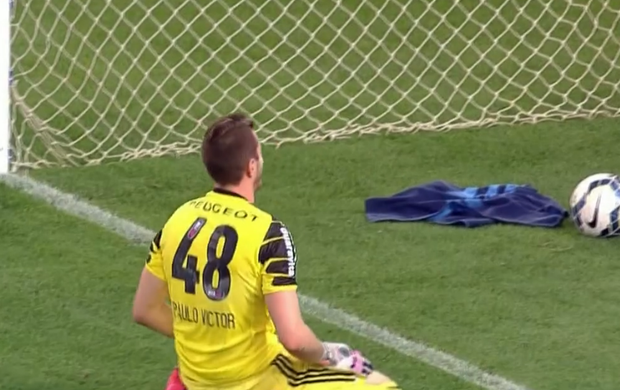 Paulo Victor salva Fla contra o Galo  e disputa enquete de goleiro vilão