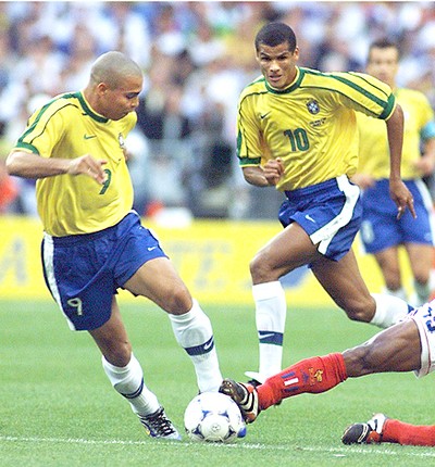 ronaldo rivaldo brasil x frança 2006 (Foto: AFP)