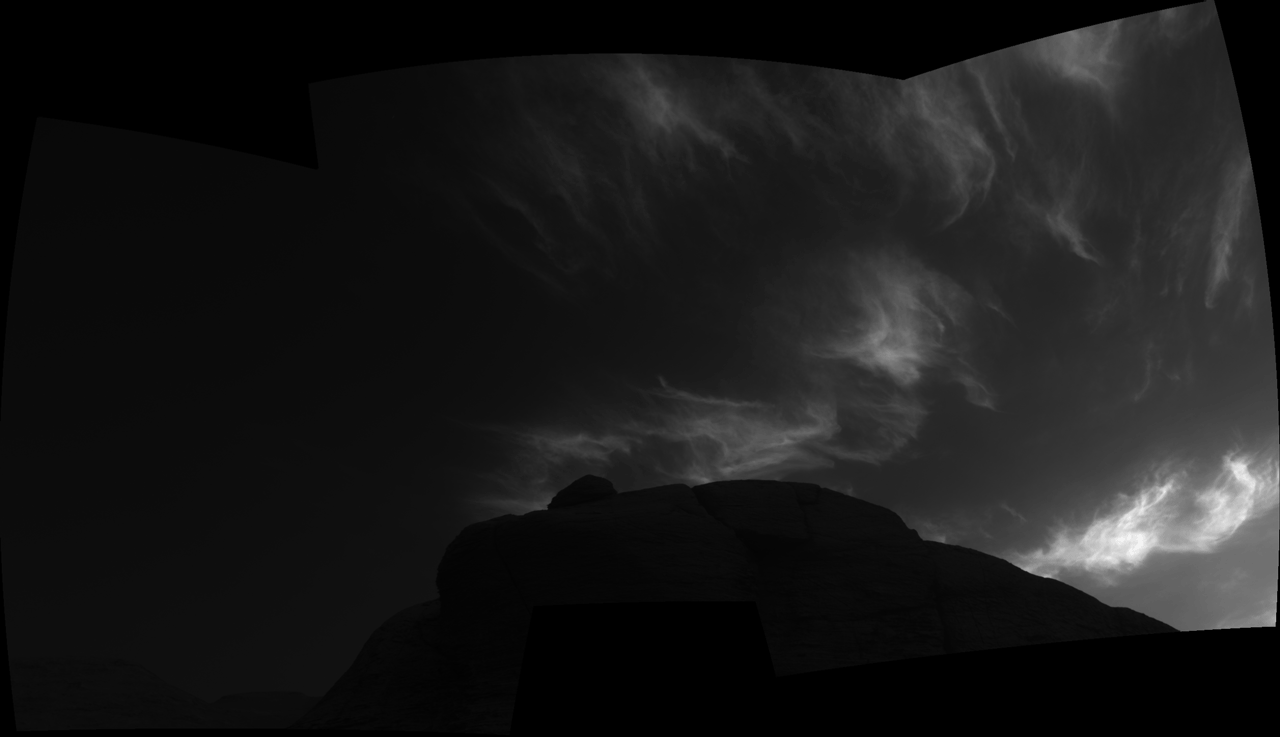 Usando as câmeras de navegação em seu mastro, a sonda Curiosity, da Nasa, registrou imagens de nuvens logo após o pôr do sol em 28 de março de 2021, o 3.072º dia marciano da missão (Foto: NASA / JPL-Caltech)