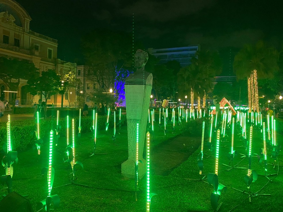 Iluminação de Natal é inaugurada na Praça da Liberdade, em Belo Horizonte;  FOTOS | Minas Gerais | G1