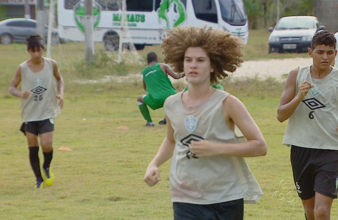 Os craques das tesouras comentam o cabelo de David Luiz