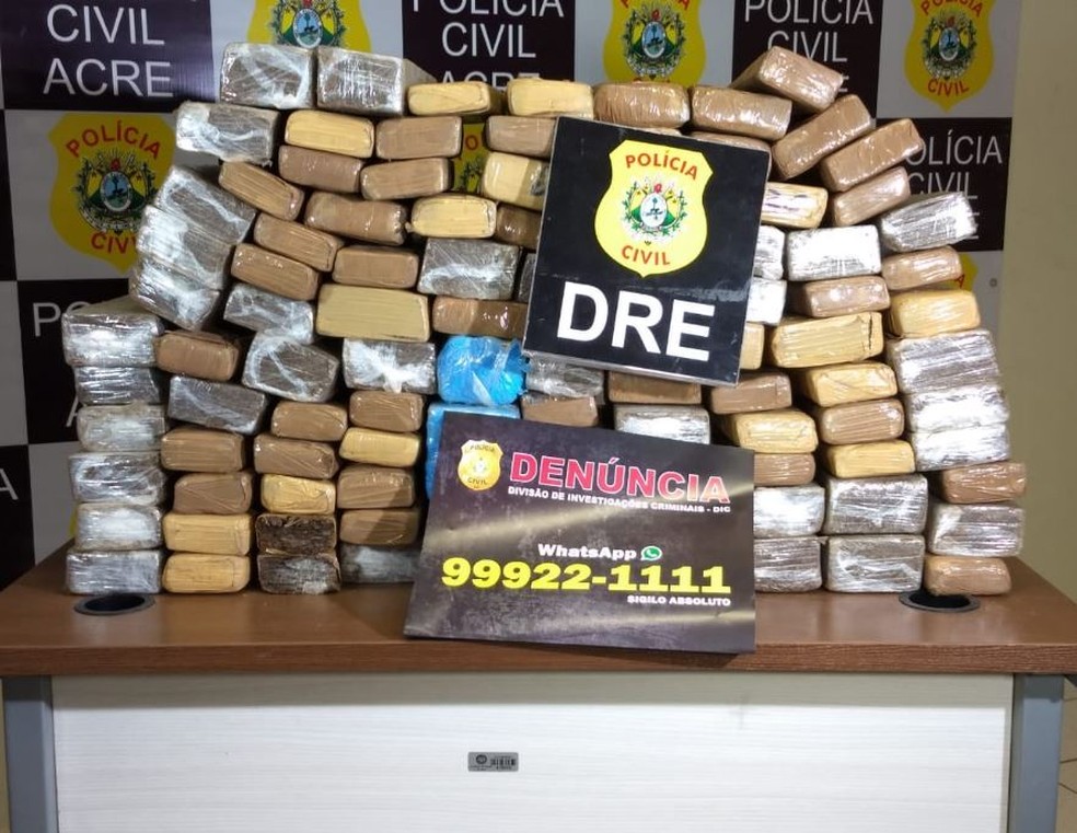 Droga foi encontrada após denúncia anônima recebida pelo WhatsApp (Foto: Aline Nascimento/G1)