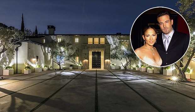 Jennifer Lopez e Ben Affleck visitam mansão (Foto: Reprodução e Getty Images)