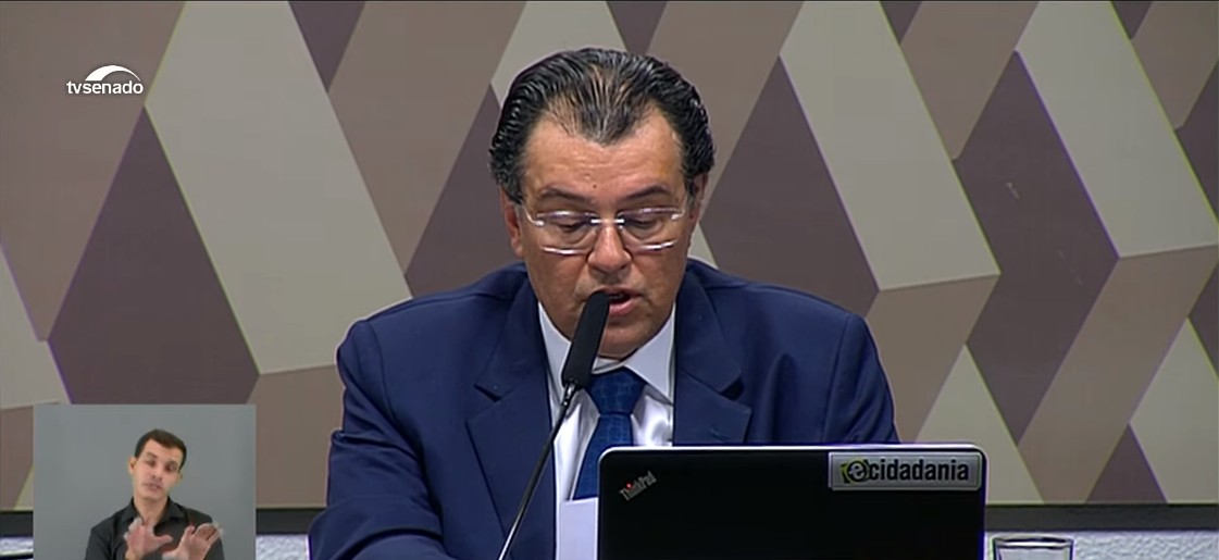 Reforma tributária: Eduardo Braga lê relatório em comissão do Senado e votação é adiada