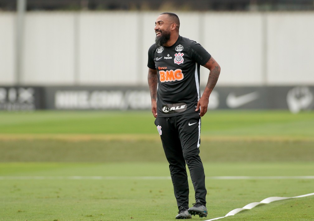 Boselli segue treinando sem o grupo, veja a provável escalação do Timão