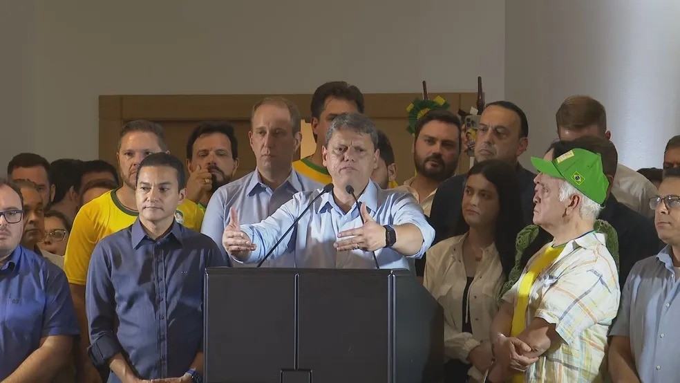 O governador eleito de São Paulo, Tarcísio de Freitas (Republicanos) durante o discurso de vitória. — Foto: Reprodução/TV Globo