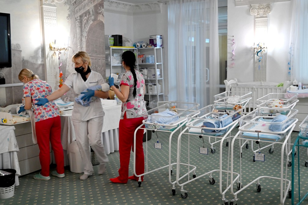 Enfermaria montada em hotel em Kiev, na Ucrânia — Foto: Sergei Supinsky/AFP