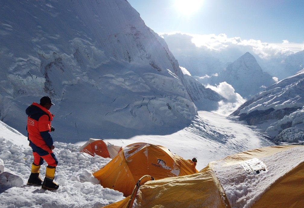Pemba Dorjee Sherpa, que já chegou ao cume do Everest 20 vezes, no acampamento 3, no dia 20 de maio. — Foto: Phurba Tenjing Sherpa / Reuters