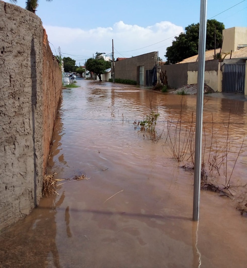 Alagamentos em ruas no feriado — Foto: Divulgação