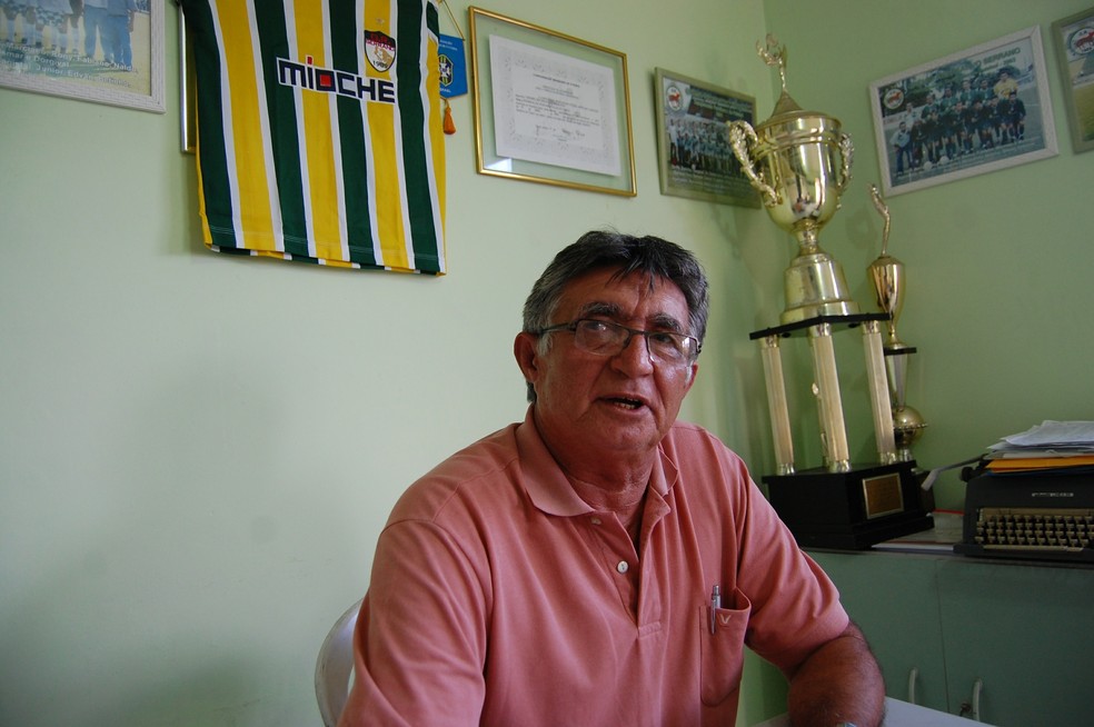 Valdir Cabral, presidente do Serrano, admitiu que a equipe vai acionar a justiÃ§a por conta das irregularidades no futebol paraibano (Foto: Silas Batista / GloboEsporte.com)