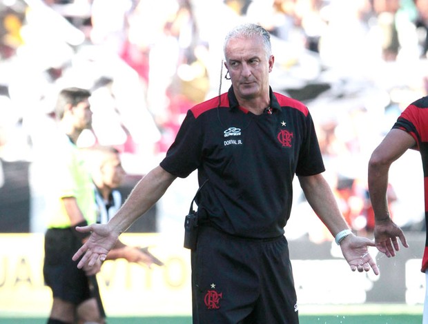 Dorival explica mudanças e elogia entrega do elenco do Flamengo