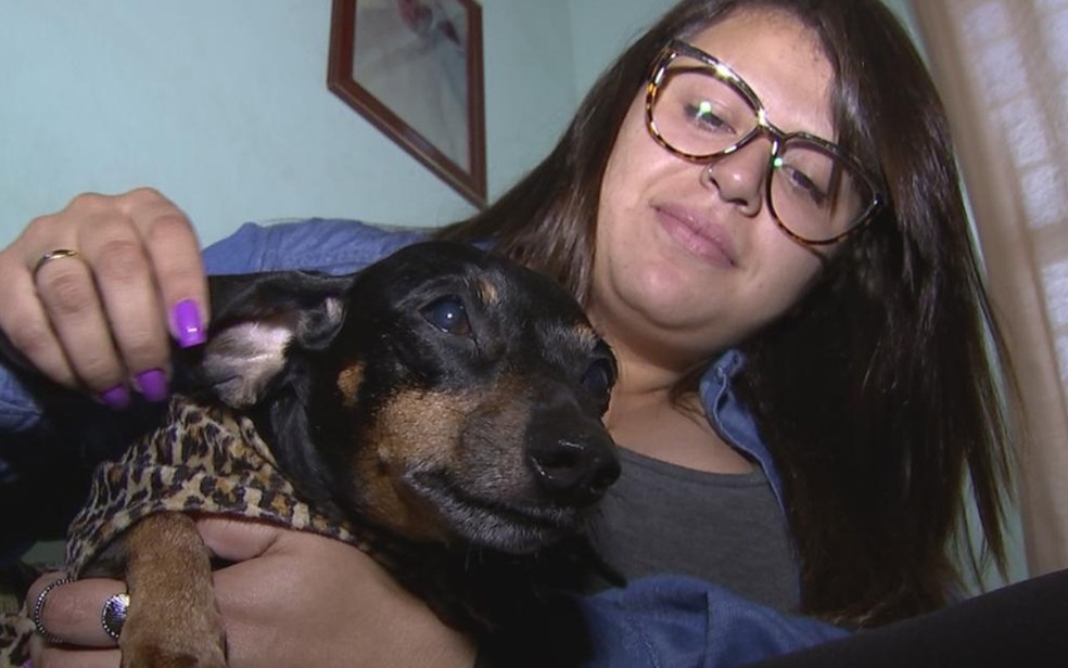 Jéssica comemora medida para a cadela Liza (Foto: Reprodução/ TV TEM)