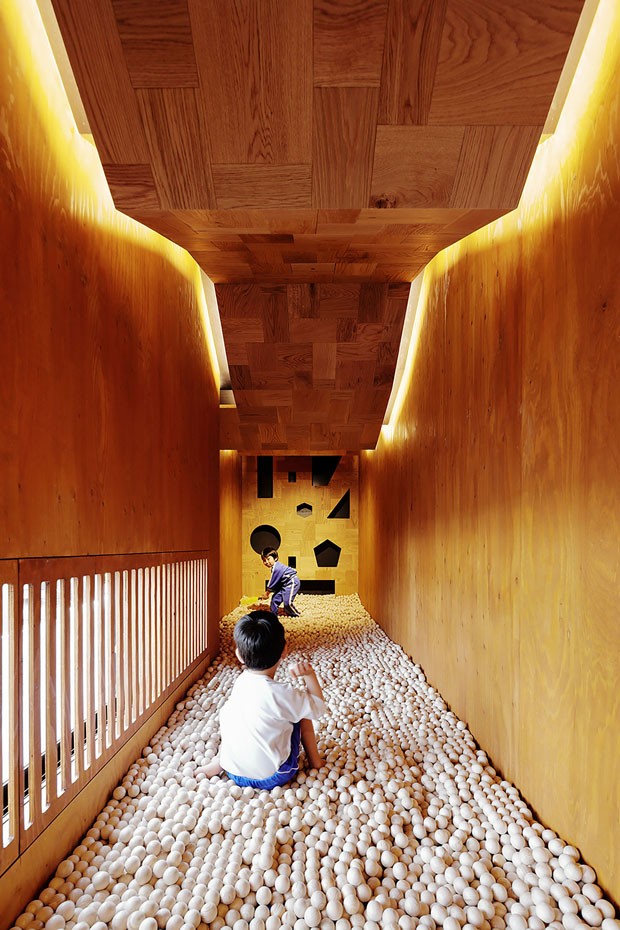 Escola conecta atividades físicas e brincadeiras por meio da arquitetura (Foto: Studio Bauhaus, Ryuji Inoue)
