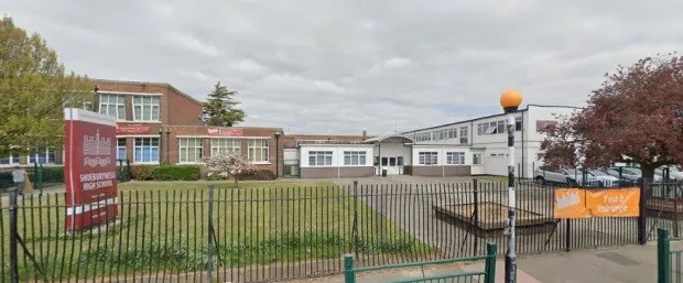 A escola Shoeburyness High School, em Essex, onde o menino faleceu (Foto: Divulgação)