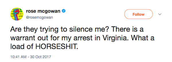 A atriz Rose McGowan questionando a procedência do mandado que pede sua prisão por posse de drogas (Foto: Twitter)