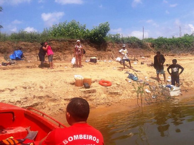 Grupo de pessoas foi salvo nesta segunda-feira (10) (Foto: Divulgação/Corpo de Bombeiros)