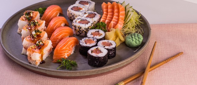 No Naa! Sushi Bar, a opção é o top 20 salmão
