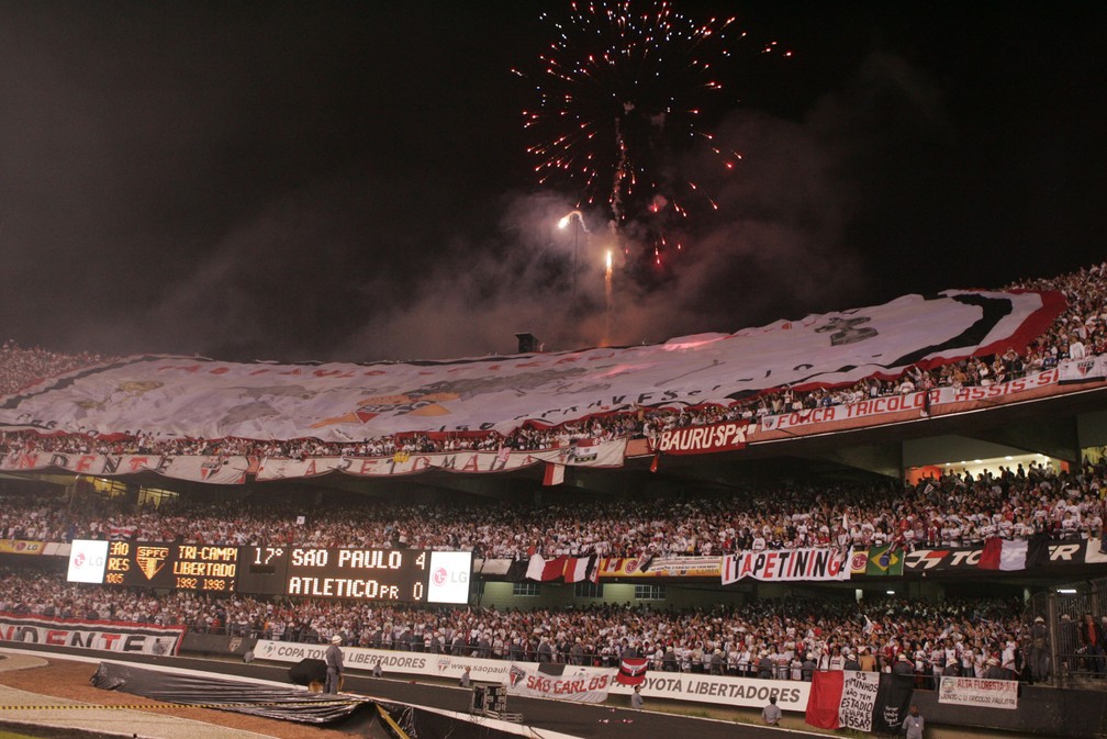 Torcida do São Paulo comemora título da Libertadores de 2005 — Foto: Ernesto Rodrigues/Estadão Conteúdo