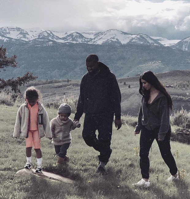 Kim Kardashian, Kanye West e filhos (Foto: Reprodução / Instagram)