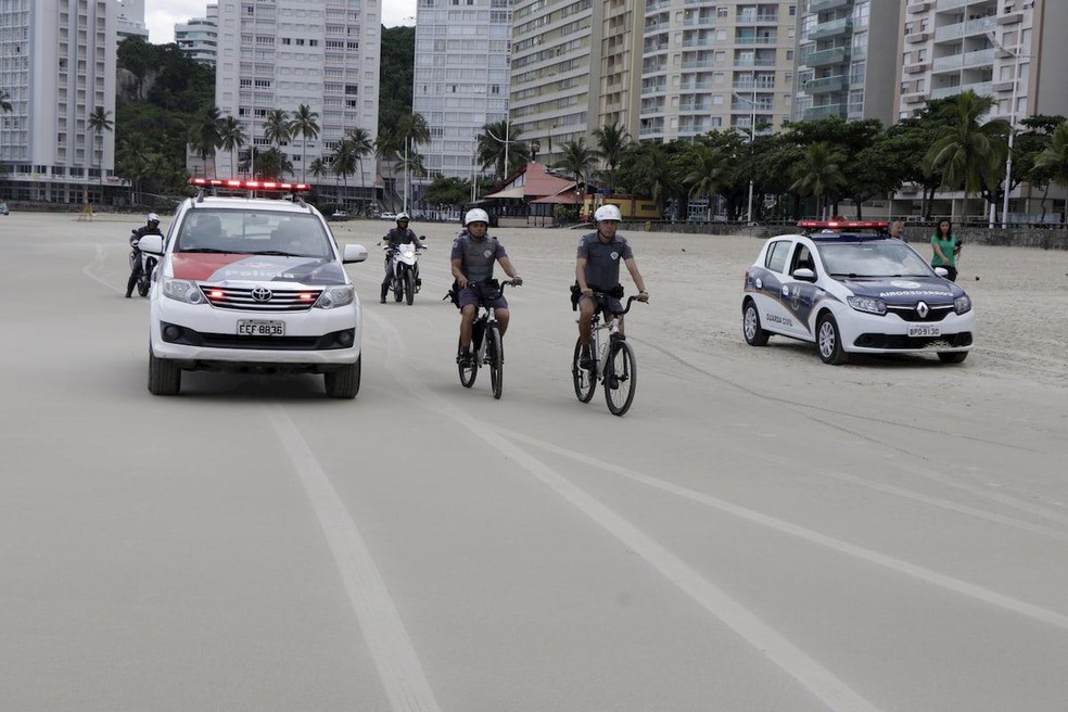 Prefeitura de Guarujá realizou mais de 1.500 abordagens nas praias durante feriado prolongado — Foto: Divulgação/Prefeitura de Guarujá