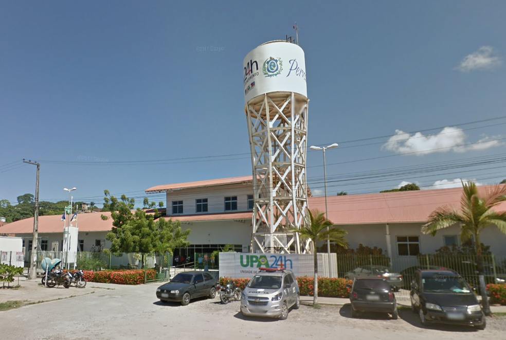 Criança de 10 anos que ficou ferida no tiroteio foi socorrida para a UPA de Olinda — Foto: Reprodução/Google Street View