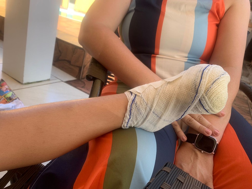 Menina de 5 anos realizou uma cirurgia e se recupera em casa — Foto: Arquivo Pessoal/ Reprodução 