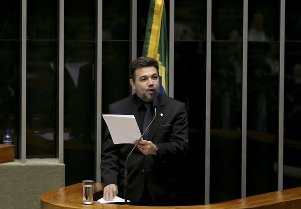 Marco Feliciano discursa em defesa do impeachment (Foto: Wilson Dias/Agência Brasil)