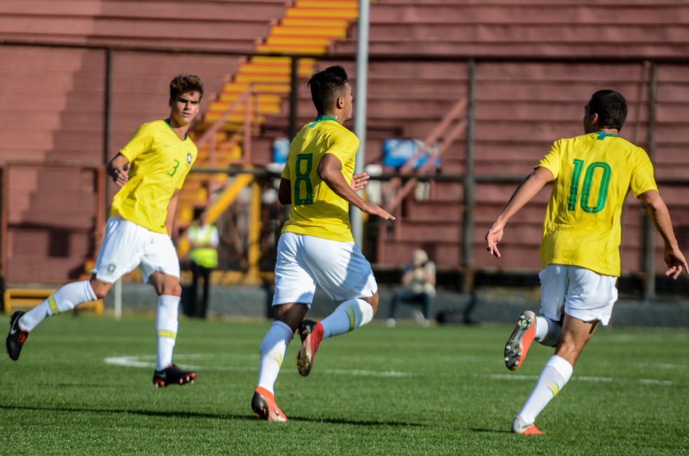 Gabriel Menino comemora o primeiro gol da seleÃ§Ã£o brasileira no jogo â Foto: Rener Pinheiro / MoWA Press