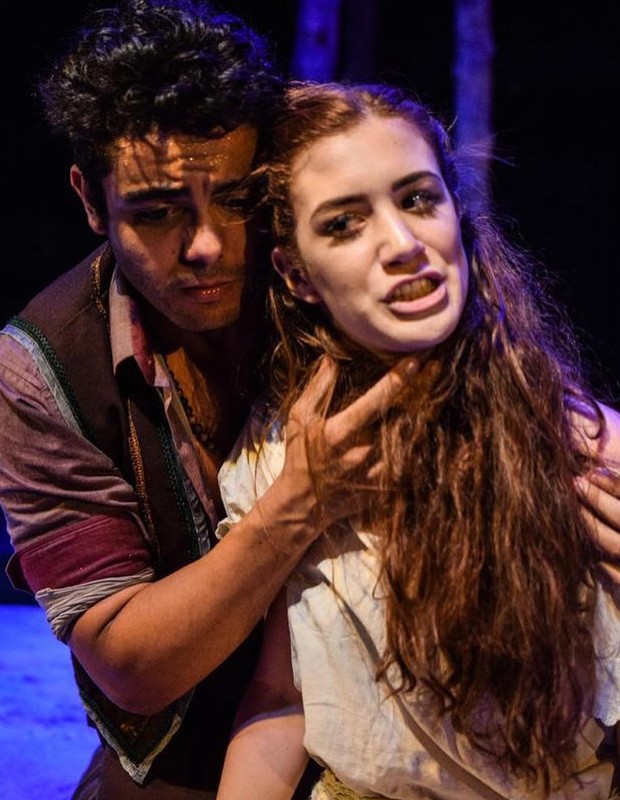 Thaisa Carvalho e Thiago Lima na peça Lua de Sangue, encenada em 2019 (Foto: Reprodução/Instagram)