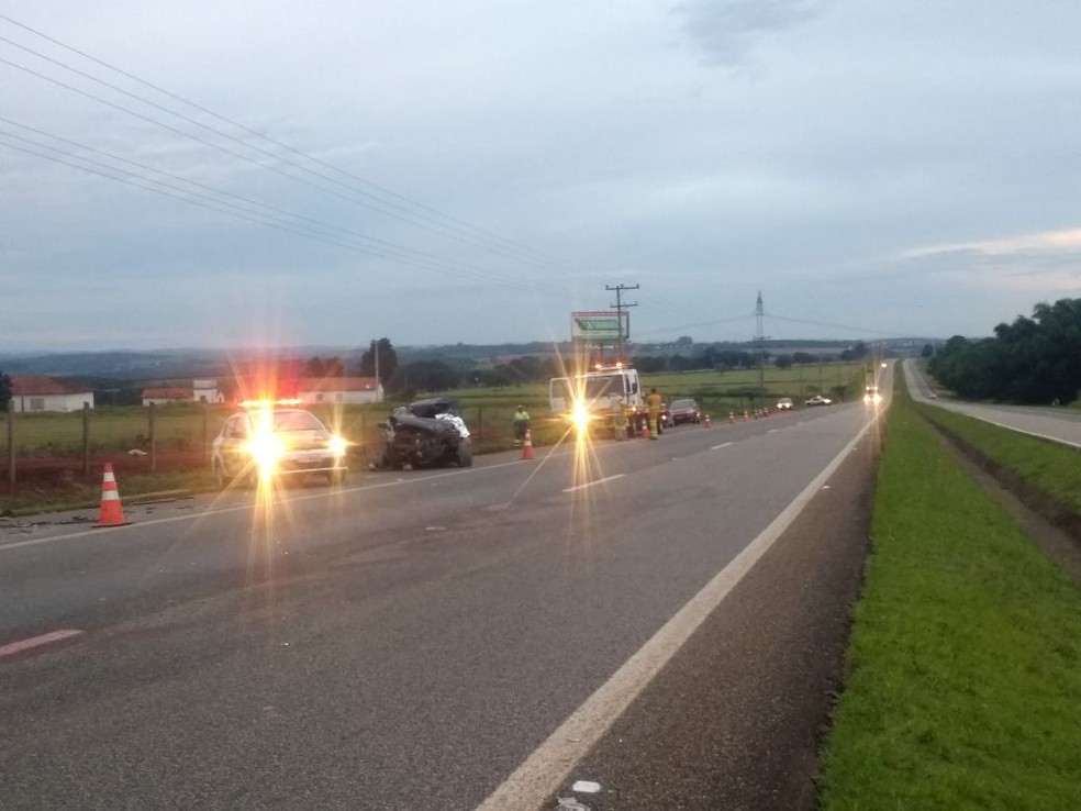 Motorista morreu após acidente na SP-127, em Itapetininga (Foto: Thiago Vasconcelos/TV TEM)