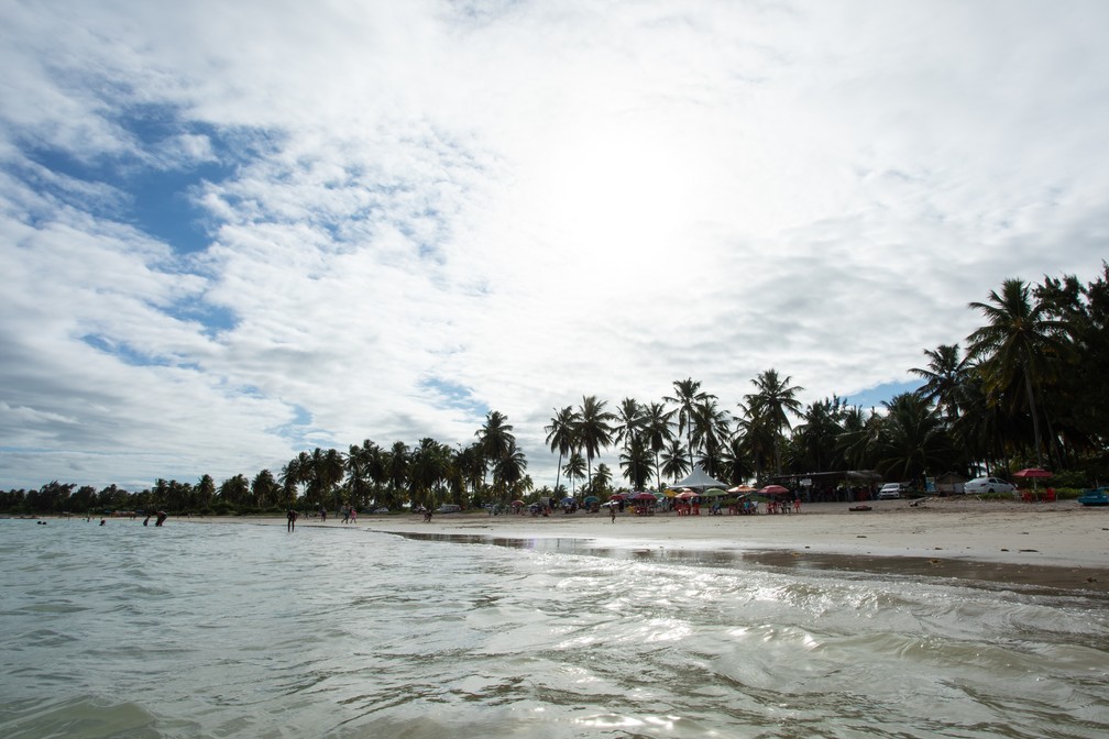Entardecer na Praia do Patacho — Foto: Celso Tavares/G1