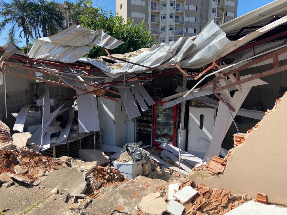 Padaria na manhã desta terça-feira (17), em Limeira — Foto: Edijan Del Santo/EPTV