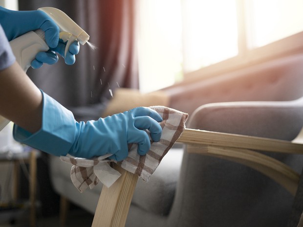Dicas para reduzir o uso de produtos químicos na limpeza da casa (Foto: Getty Images)