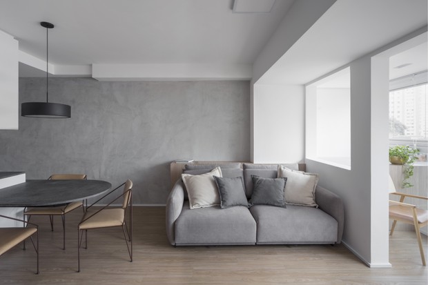 Apê de 46 m² tem décor neutro e minimalista (Foto: Carolina Lacaz )