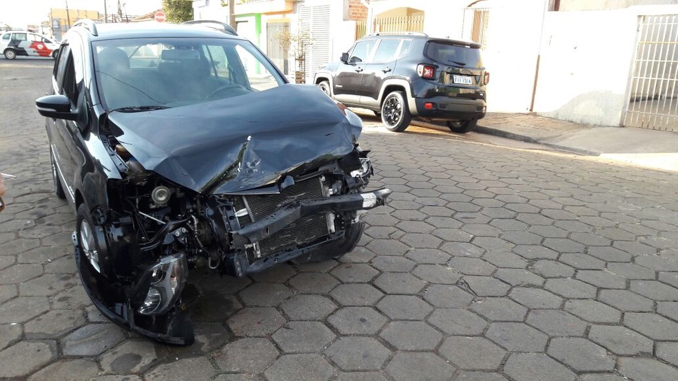 Motorista embriagado causa acidente em Itapetininga (Foto: Alex Sandro Santos/Arquivo pessoal)