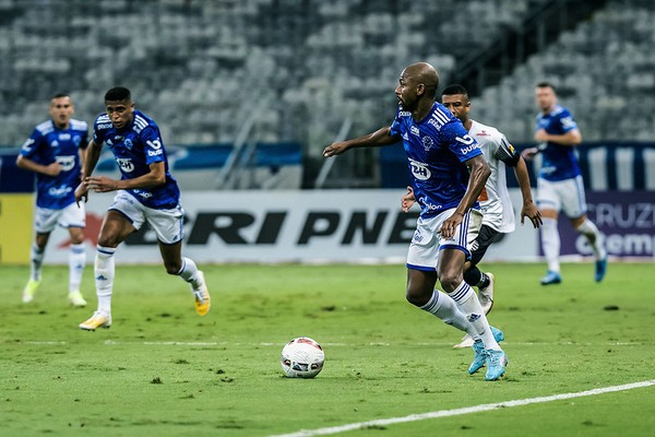 Jogadores do Cruzeiro na partida de ida da semi do Campeonato Mineiro (Foto: Divulgação)