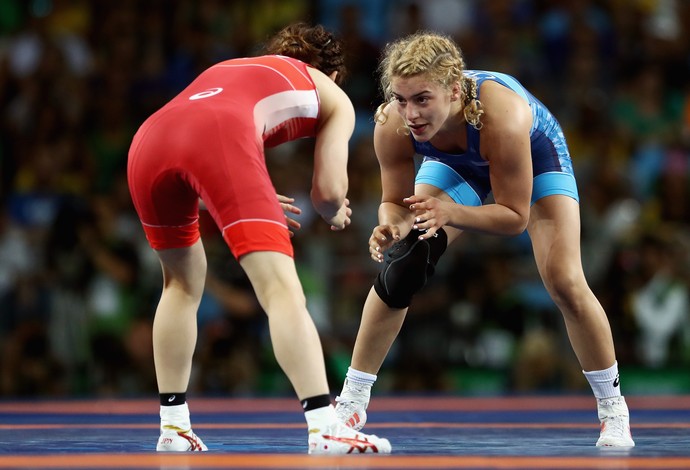 Aline Silva vence japonesa e vai às quartas de final na luta livre